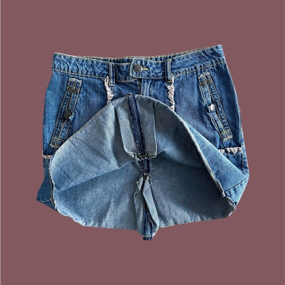 Tiara Women’s 31 Blue Jean Denim Skirt Y2K Fringe Raw Hem Pockets Accent Buttons - Picture 3 of 8